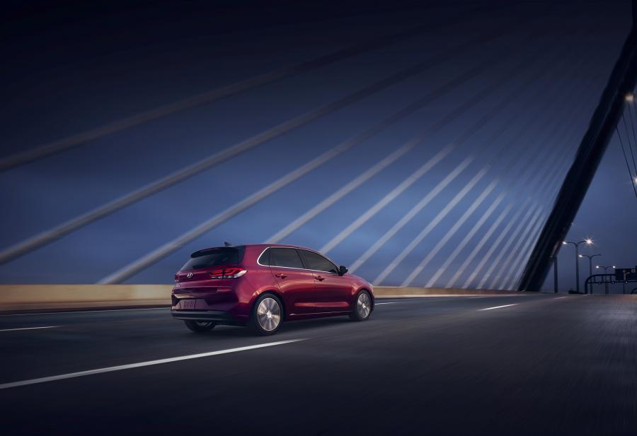  Hyundai Elantra GT 2017 года  (фото 3 из 16)